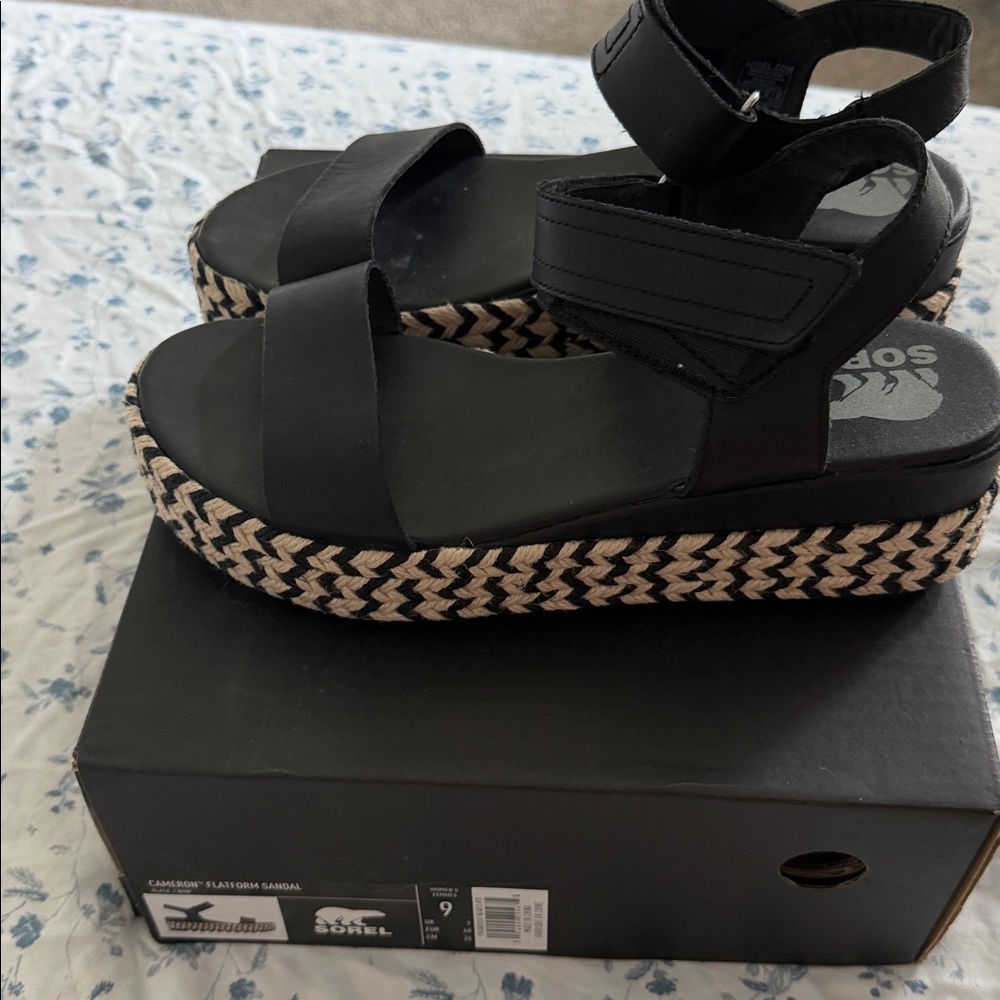 Sorel, size 9, CAMERON, flat form espadrille - Picture 4 of 5